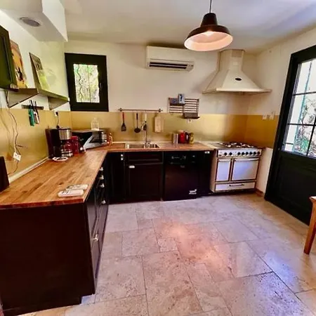 Grand En Face Du Village