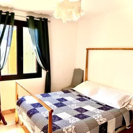 Grand En Face Du Village *